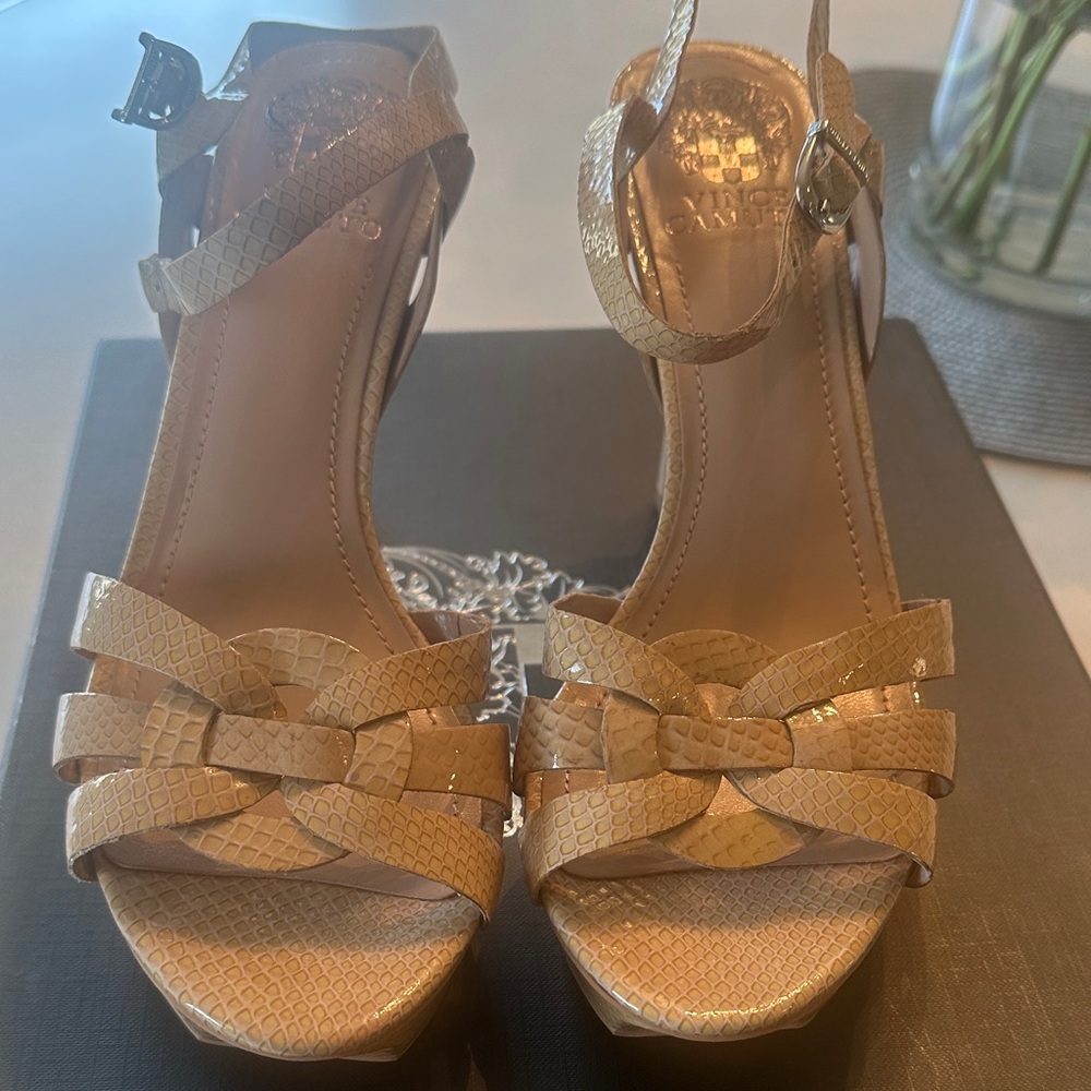 Vince Camuto Beige Snake print Woven Leather Platform Heels. NWT